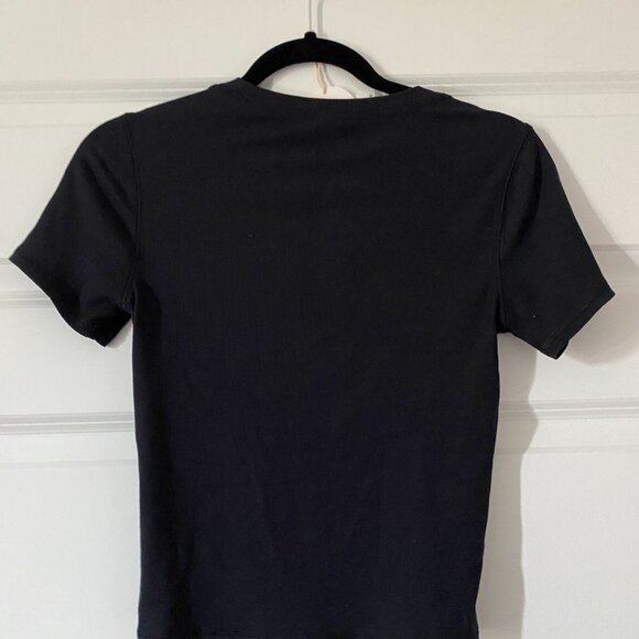 Vuori Pose Fitted Tee - Black - Picture 5 of 5